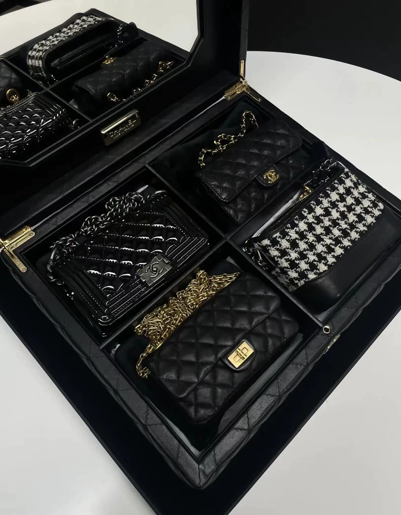 Chanel 2020 Limited Edition 4-in-1 collector gift set including 4 mini bags - Image 2