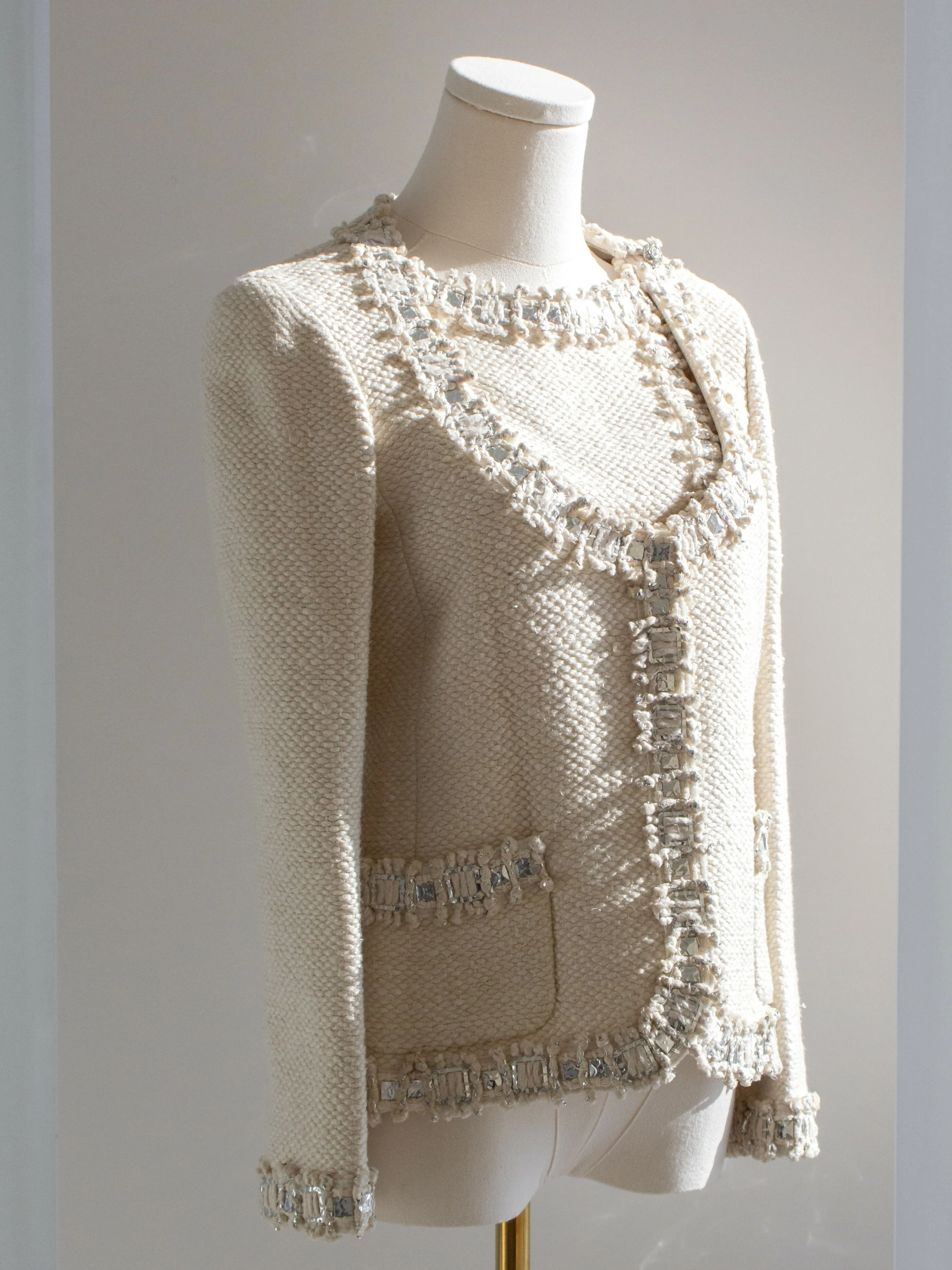Chanel Pre-Fall 2012 Bombay Ecru Silver Embellished Tweed 12A Jacket - Image 4