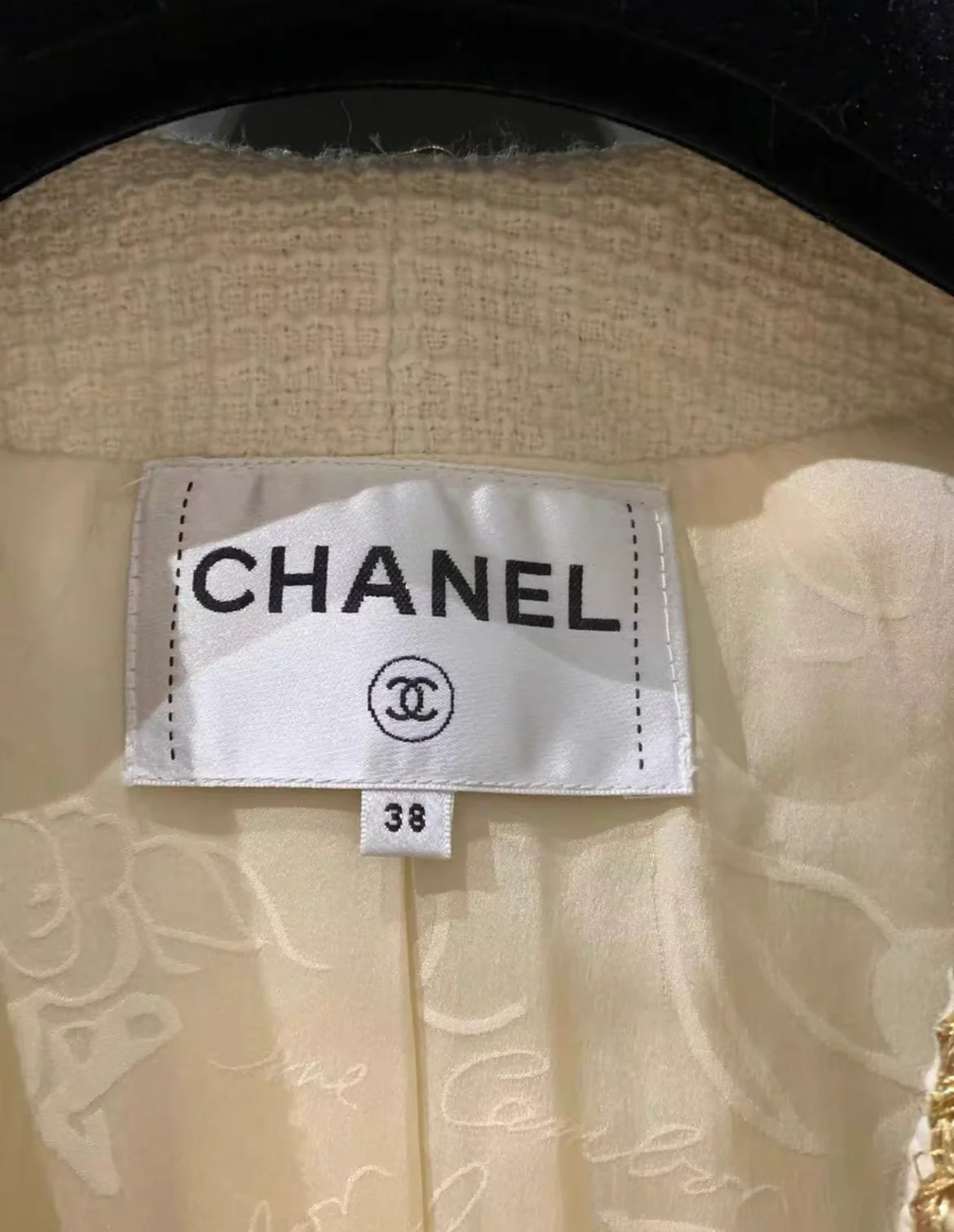 Chanel Pre-Fall 2017 Metiers D'Art Ritz 17A Ecru Cream Jacket size 38 - Image 4