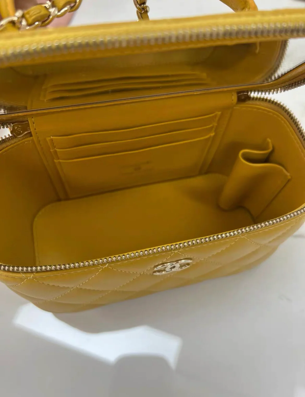 CHANEL Quilted GHW CC Vanity Case Shoulder Bag Lambskin Leather - Image 6