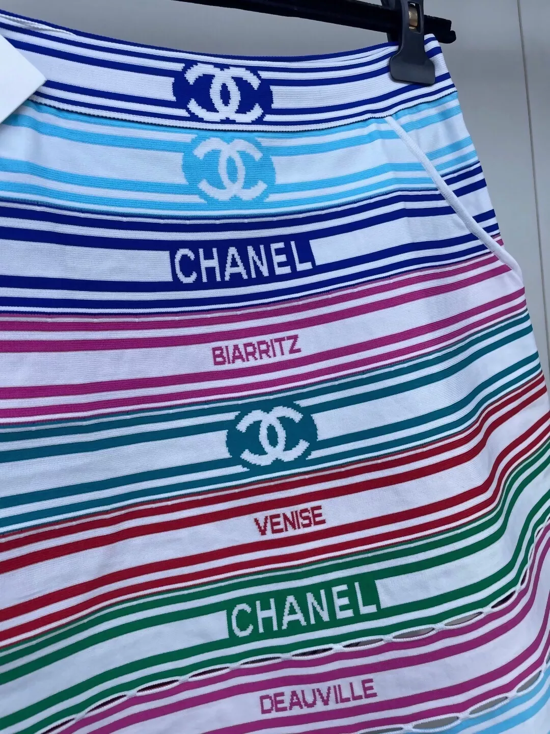 Chanel 19P rainbow striped skir - Image 3