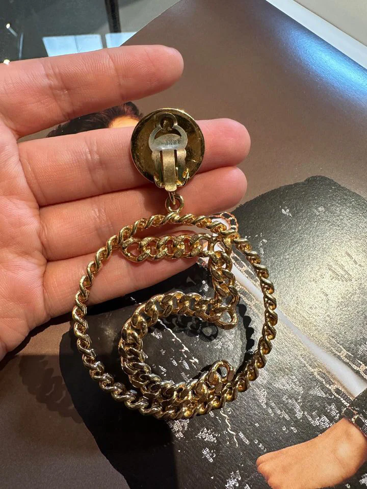 CHANEL RARE VINTAGE JUMBO ICONIC N°5 METAL CHAIN EARRINGS - Image 3