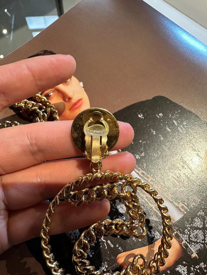 CHANEL RARE VINTAGE JUMBO ICONIC N°5 METAL CHAIN EARRINGS - Image 4