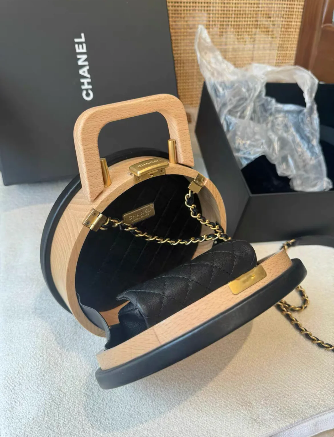 Chanel Round CC Vanity Case Beechwood and Black Lambskin Gold Hardware - Image 4