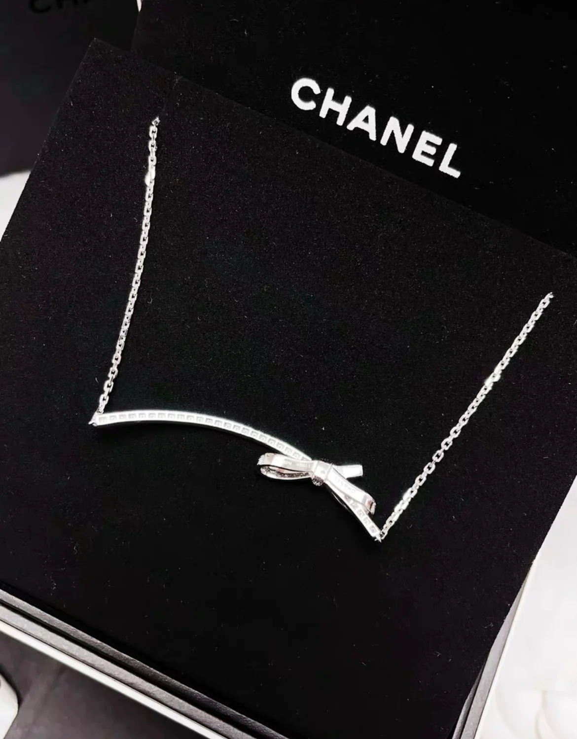 CHANEL Ruban Necklace - Image 2
