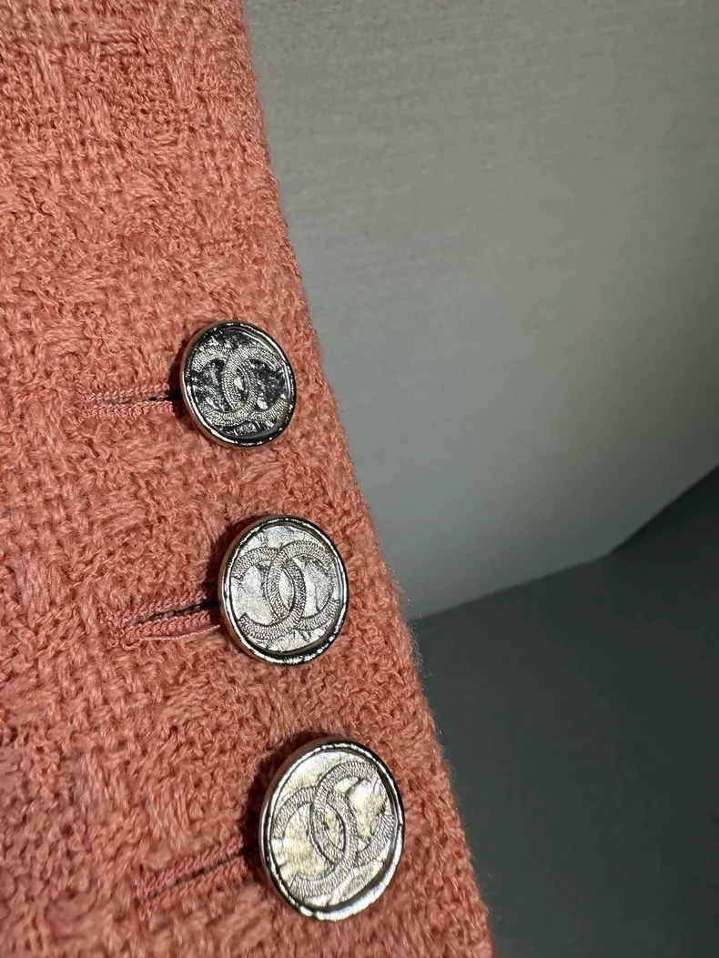 Chanel 21B salmon color classic tweed jacket - Image 2