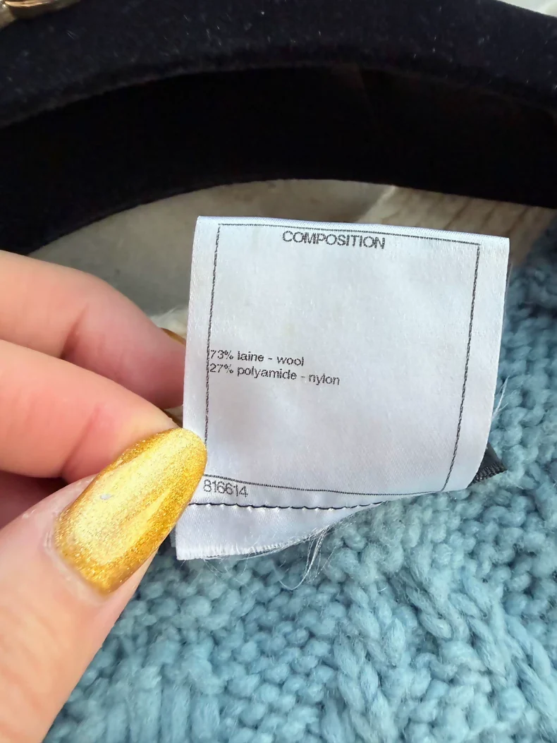 Chanel 2015 Blue Cashmere Badge Cardigan - Image 4