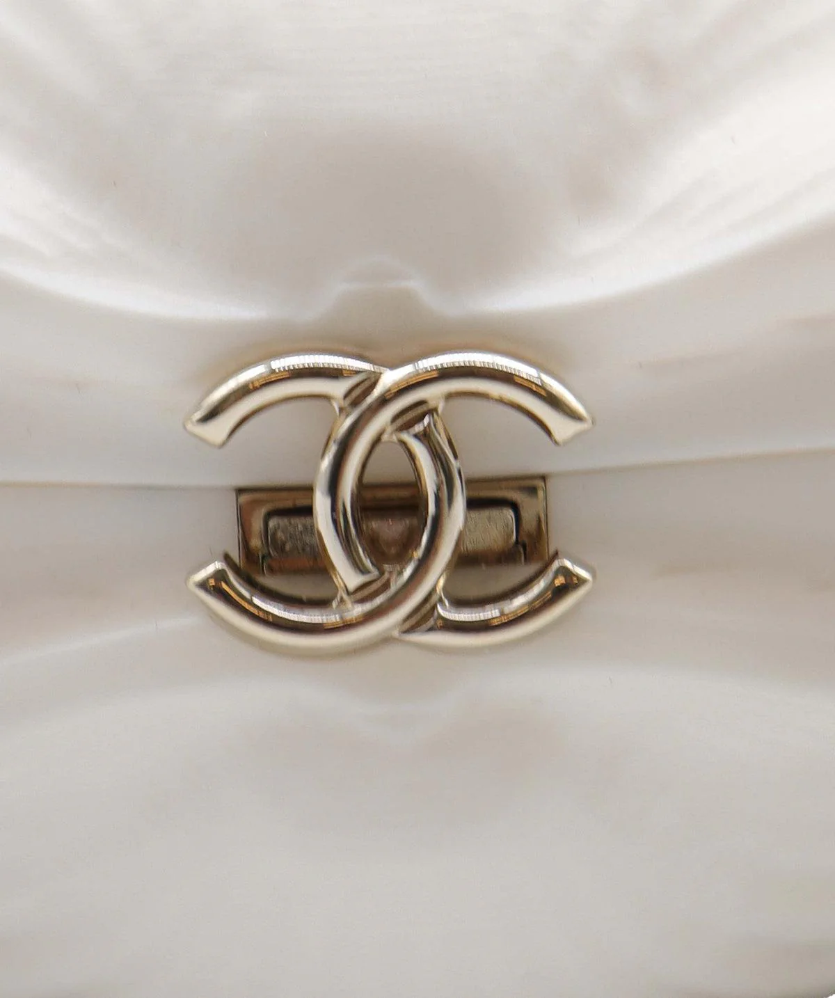 Chanel shell minaudière clutch - Image 4