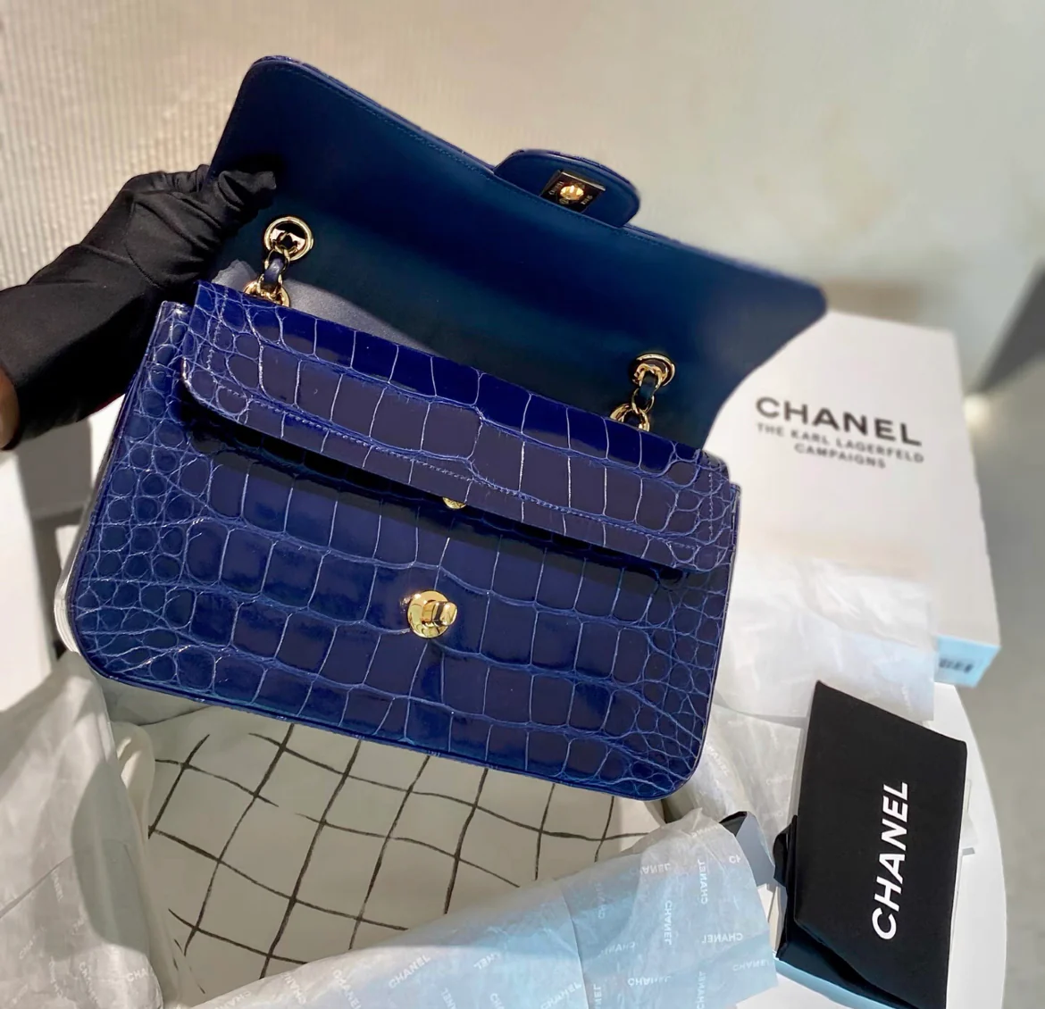 CHANEL SHINY BLUE ALLIGATOR CLASSIC FLAP BAG WITH GOLD HARDWARE - Image 3