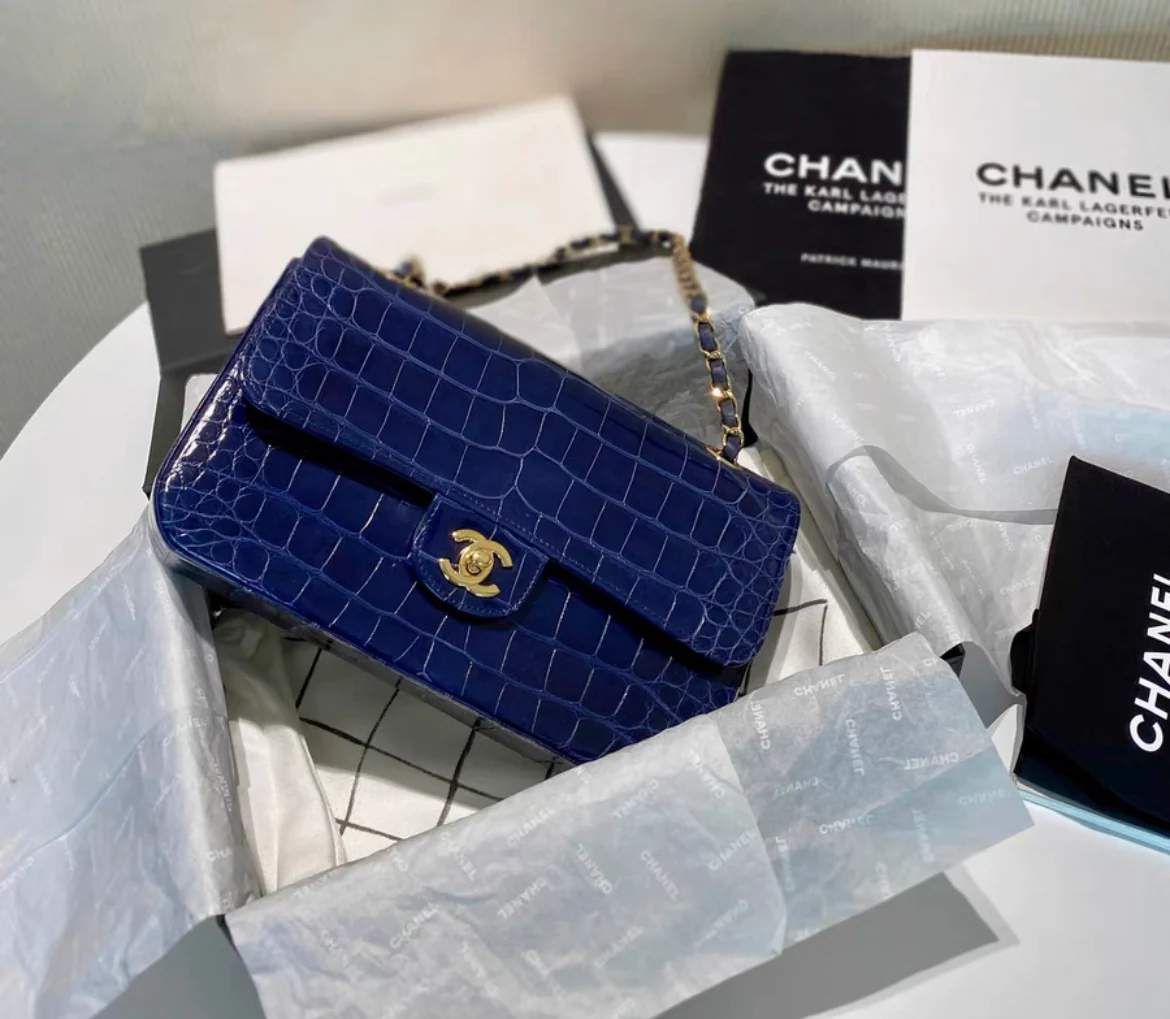 CHANEL SHINY BLUE ALLIGATOR CLASSIC FLAP BAG WITH GOLD HARDWARE - Image 4
