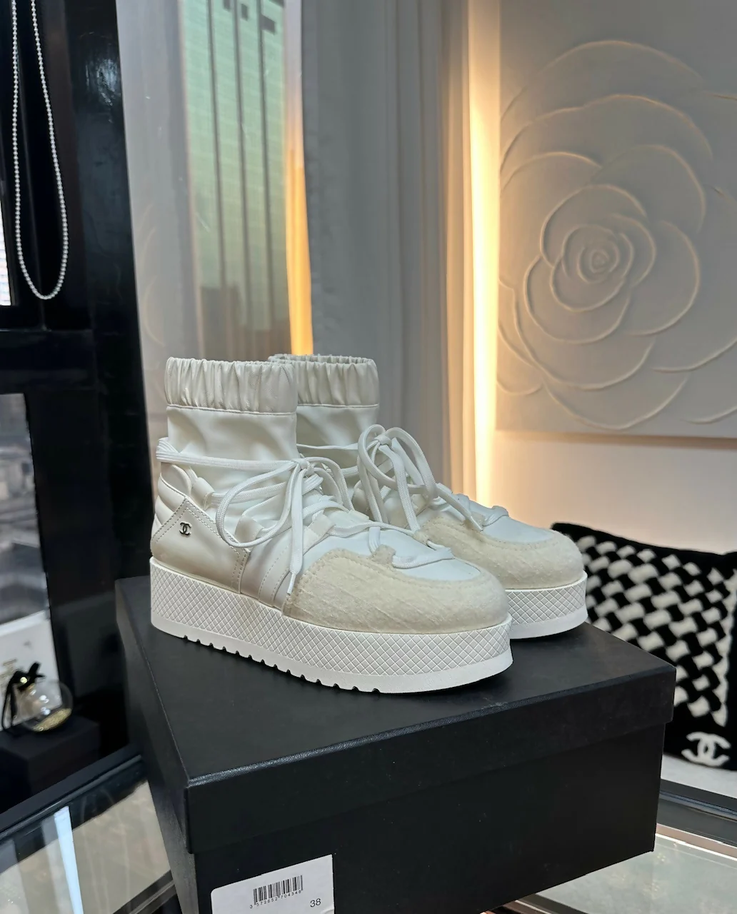 Chanel Shoes 38 Tweed and Leather Cream White Boots - Image 5