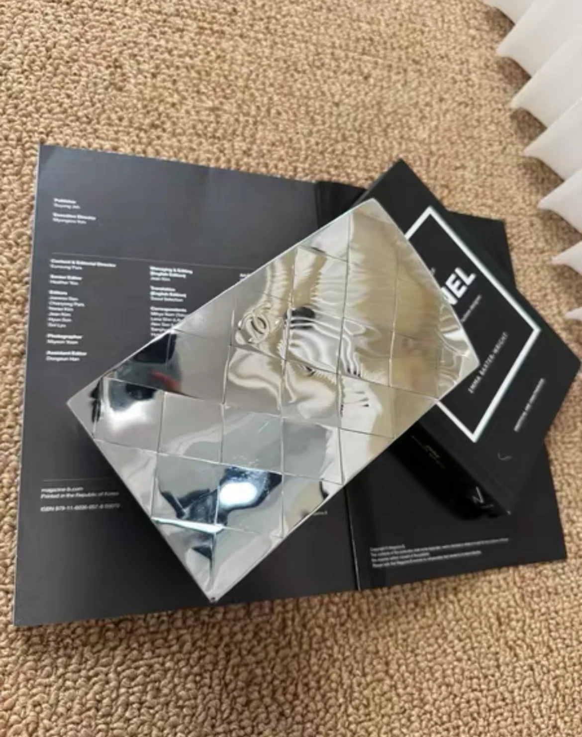 Chanel Silver Metal Chic Twisted Mirror Paris-Bombay Minaudière Clutch Silver Hardware, 2012 - Image 3