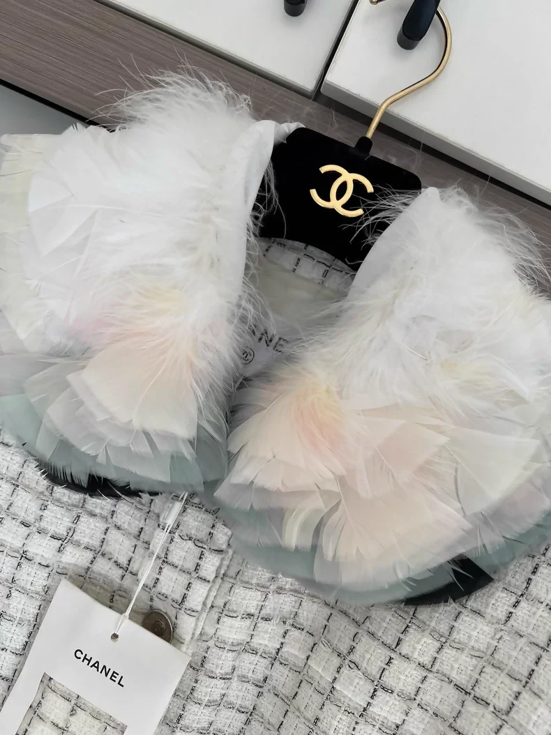 Chanel 25k feather collar tweed jacket - Image 2