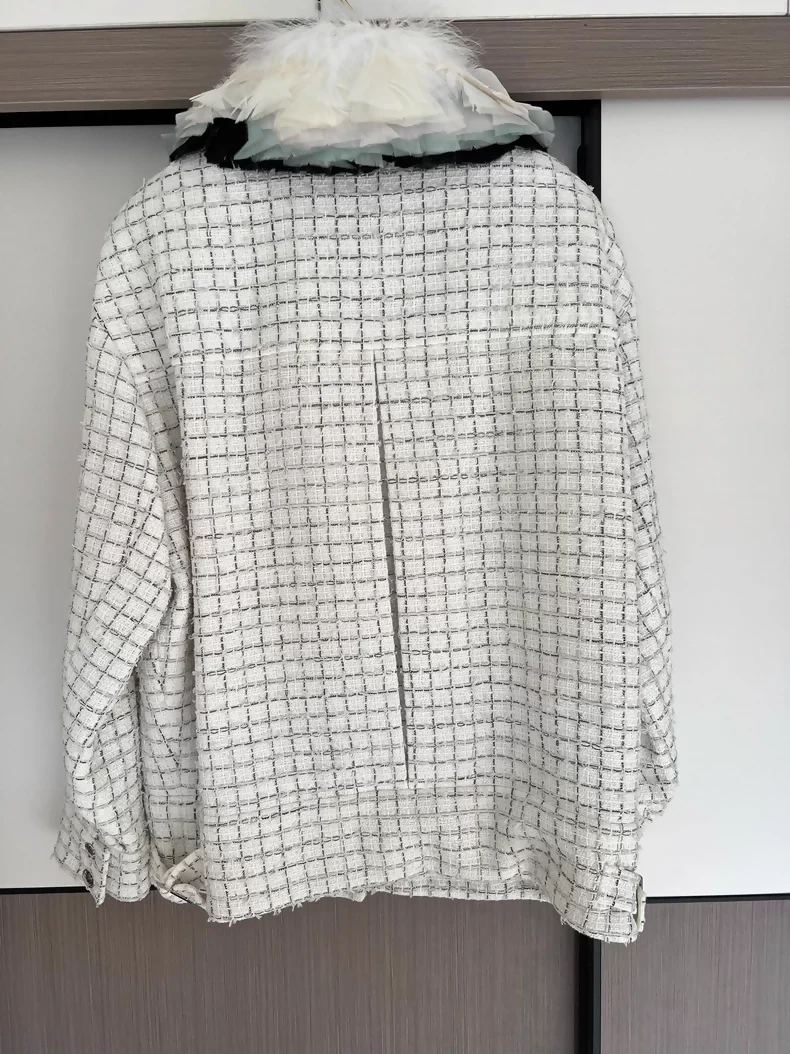 Chanel 25k feather collar tweed jacket - Image 4