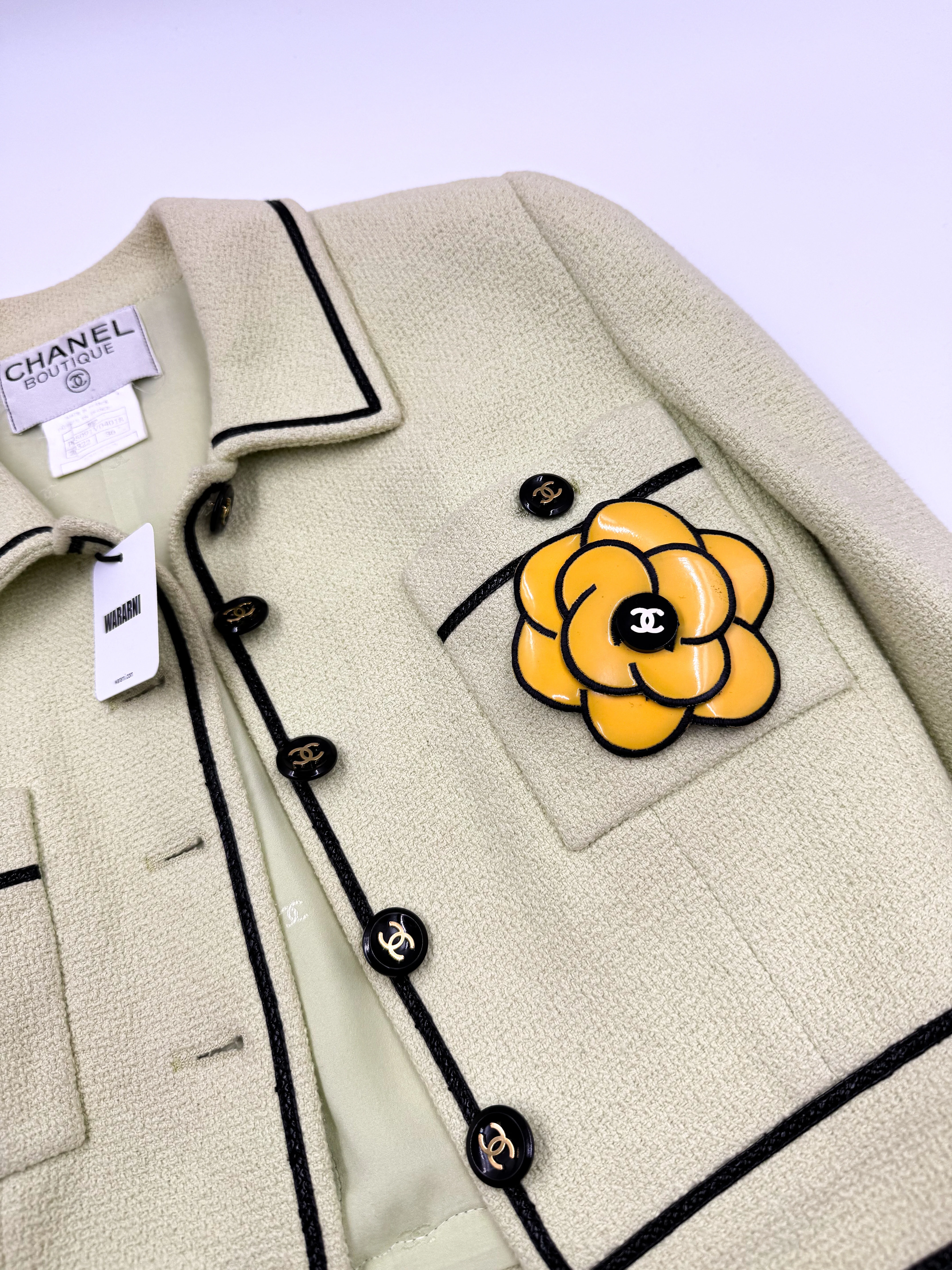 Chanel Spring/Summer 1995 “Barbie Collection” Yellow Camellia Hair Accessory - Image 3
