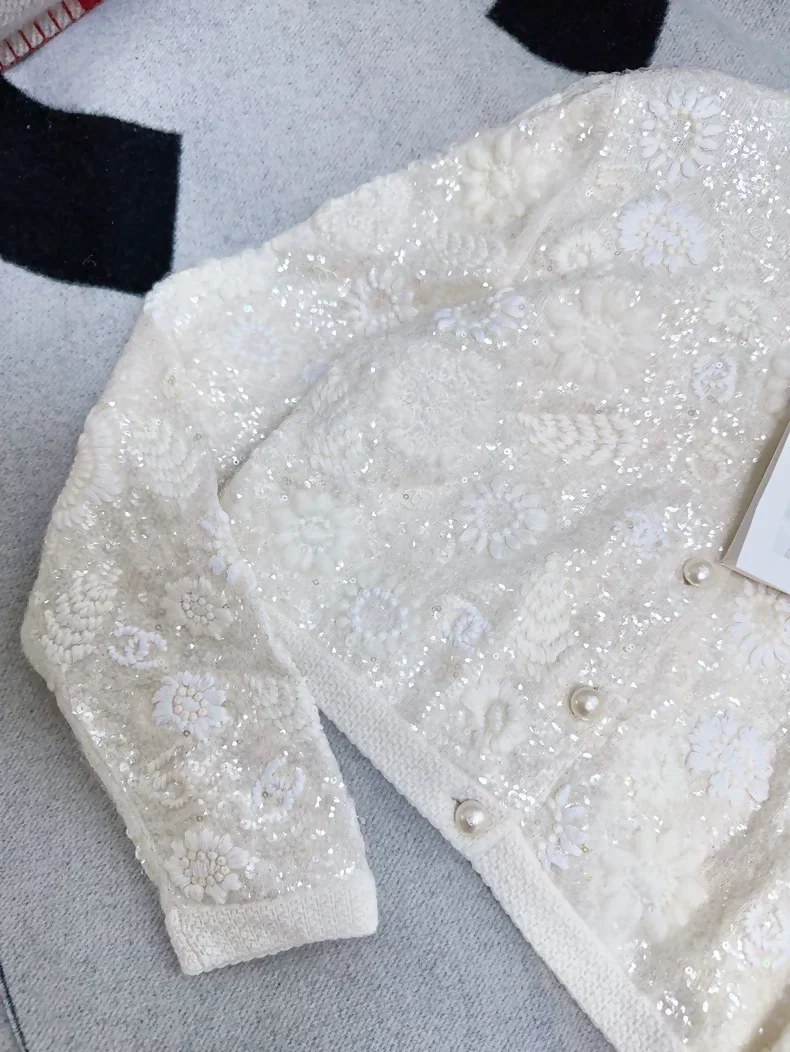 Chanel 21S ecru embroidered sequined camellia knit cardigan - Image 3