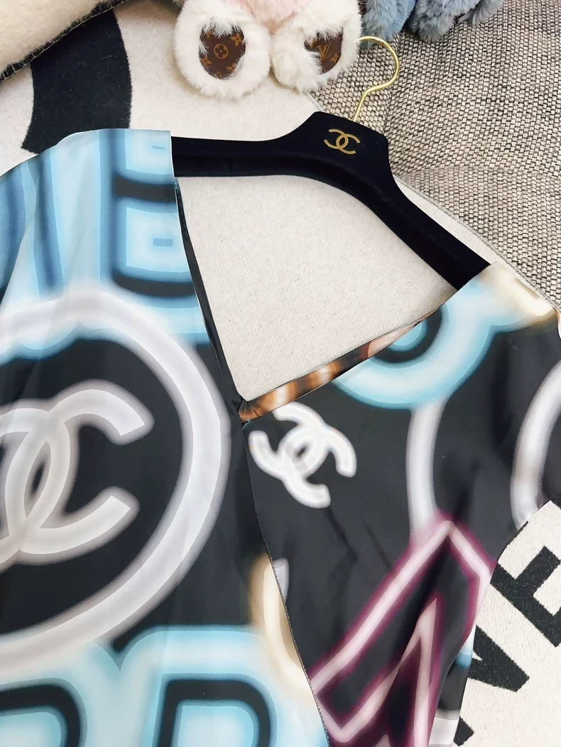 Chanel 21S neon CC logo dress - Image 3