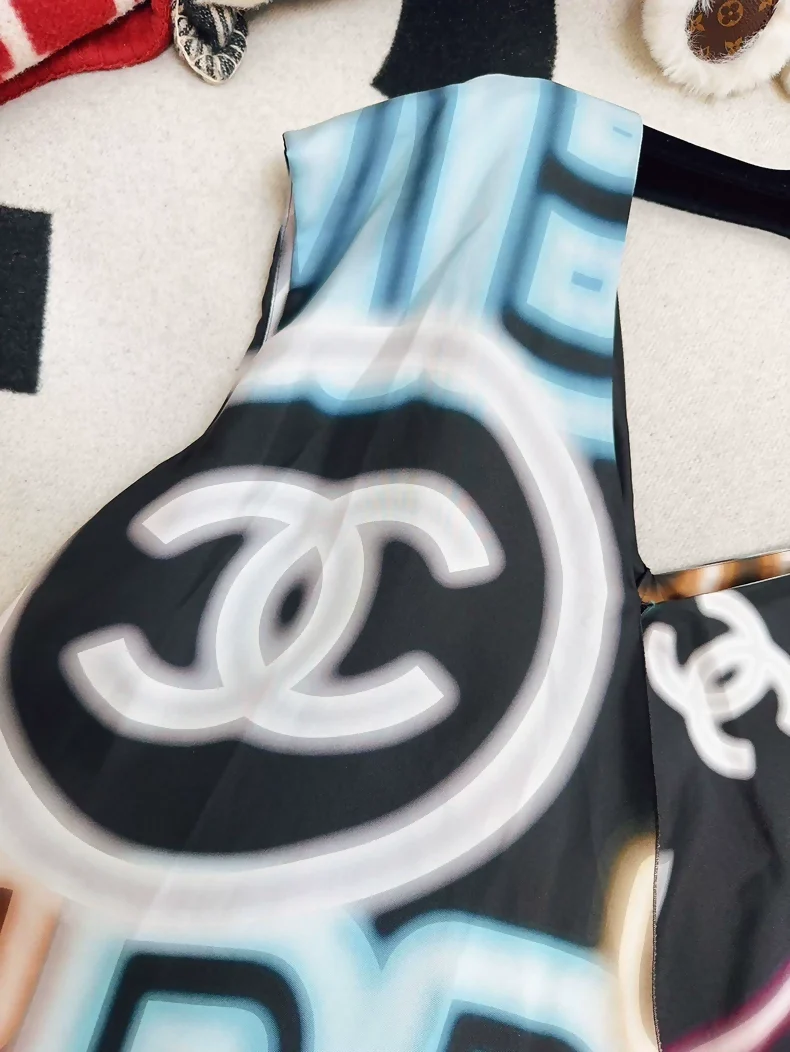 Chanel 21S neon CC logo dress - Image 4
