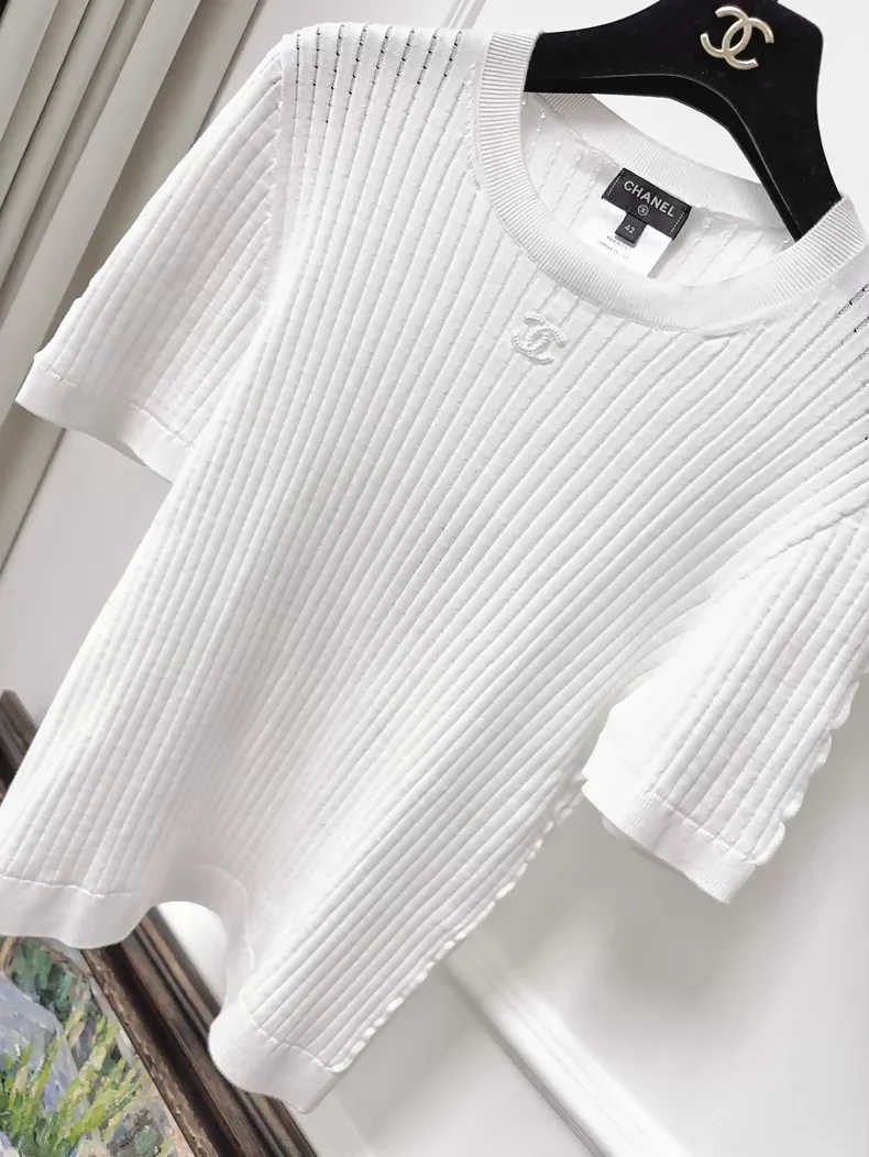 Chanel 22S Basic White Knit T-shirt Top with Small Double C Logo - Image 3