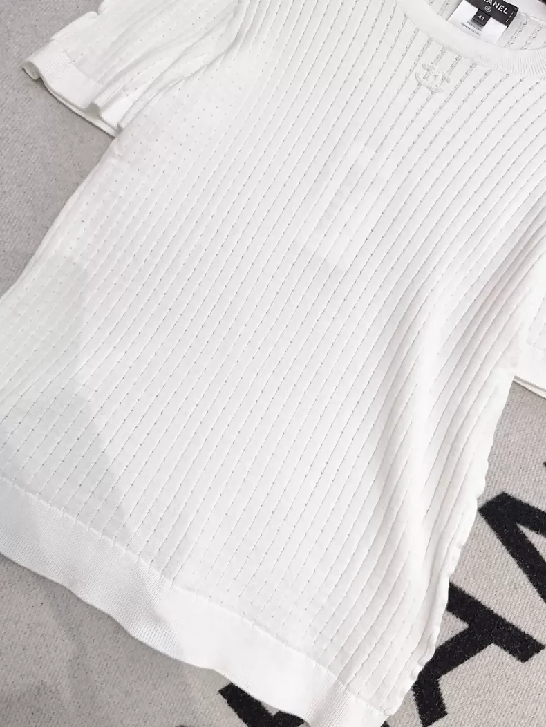 Chanel 22S Basic White Knit T-shirt Top with Small Double C Logo - Image 4