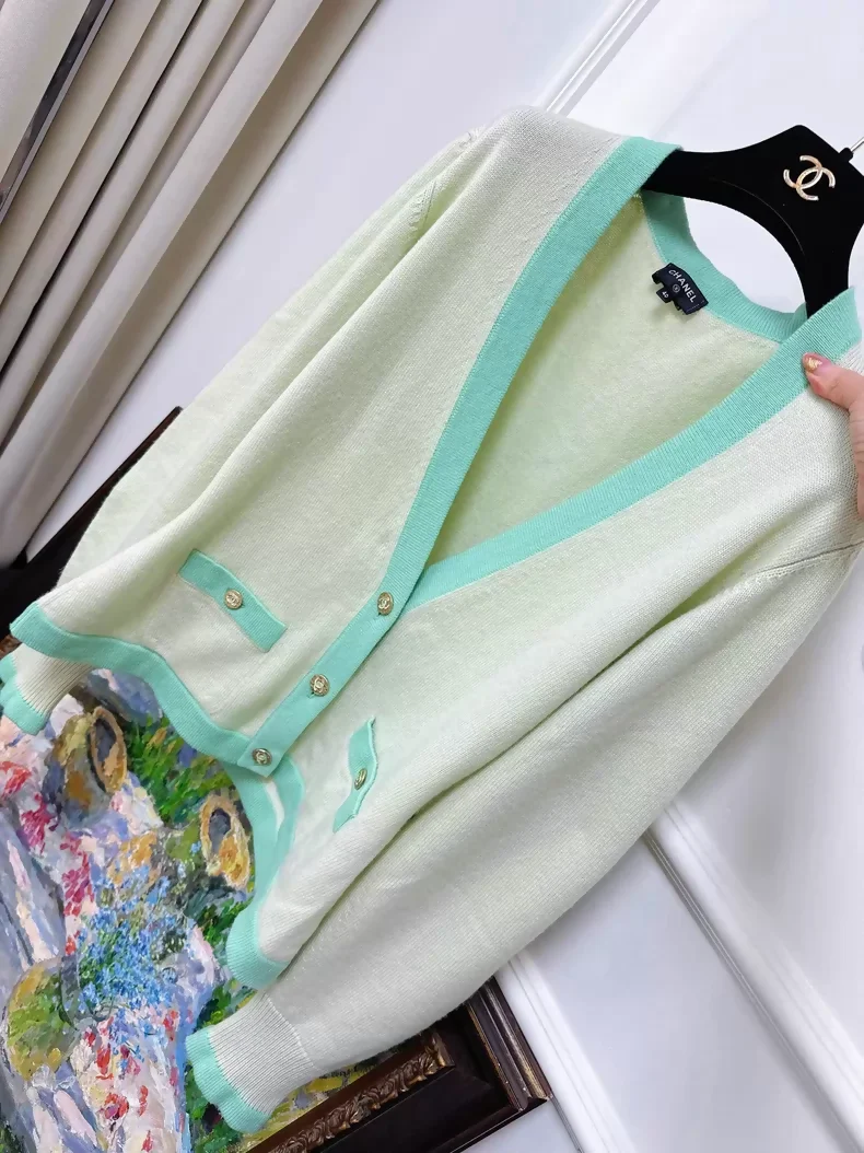 Chanel 23S Mint Green Cashmere Knit Cardigan - Image 2