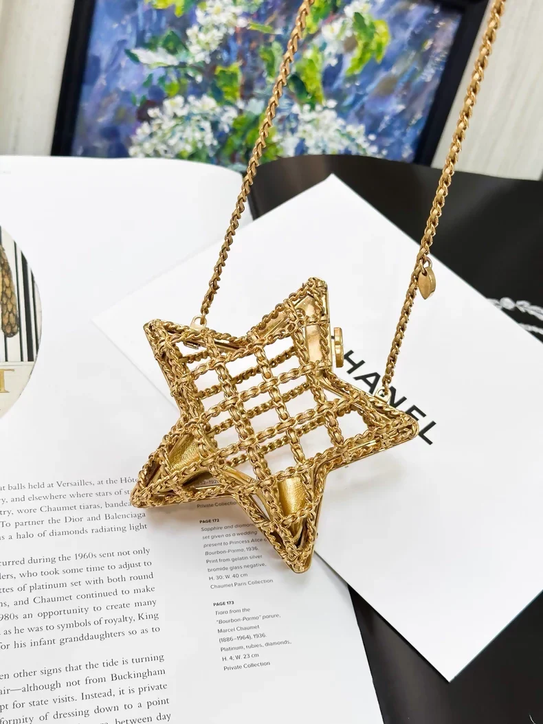 Chanel 23C gold star chain crossbody bag - Image 2