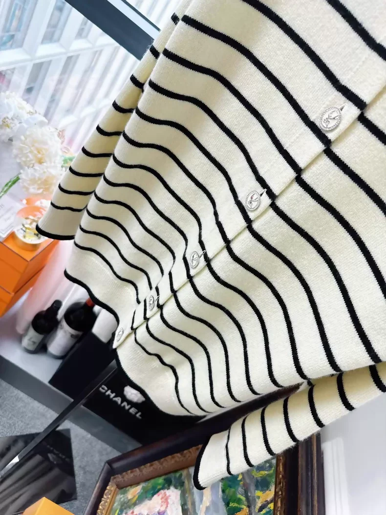 Chanel 25S yellow and black striped cardigan - Image 3