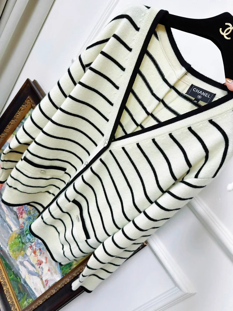 Chanel 25S yellow and black striped cardigan - Image 4