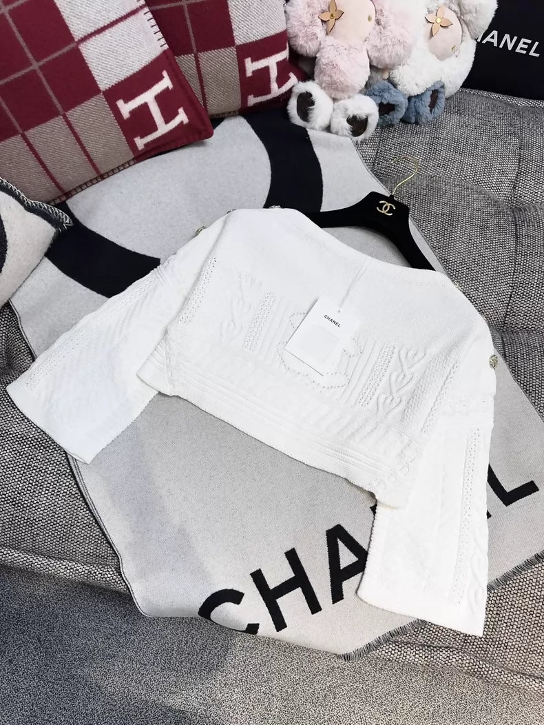 Chanel 20P White Double C Jacquard Knit Off-Shoulder Top - Image 8