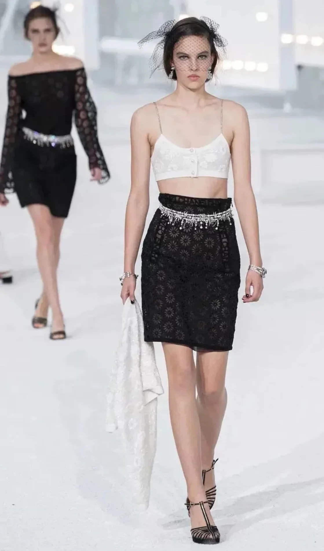 Chanel 21s Black Daisy Lace Skirt - Image 4
