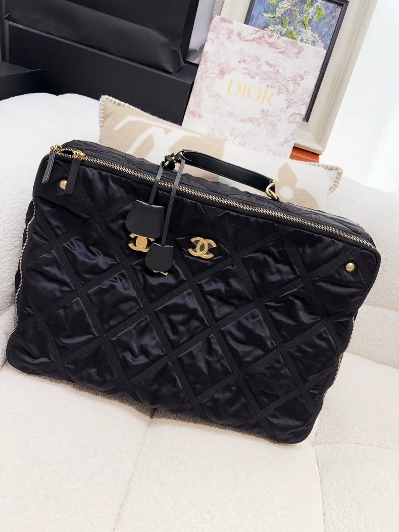Chanel 22P travel box in black quilted nylon - Image 3