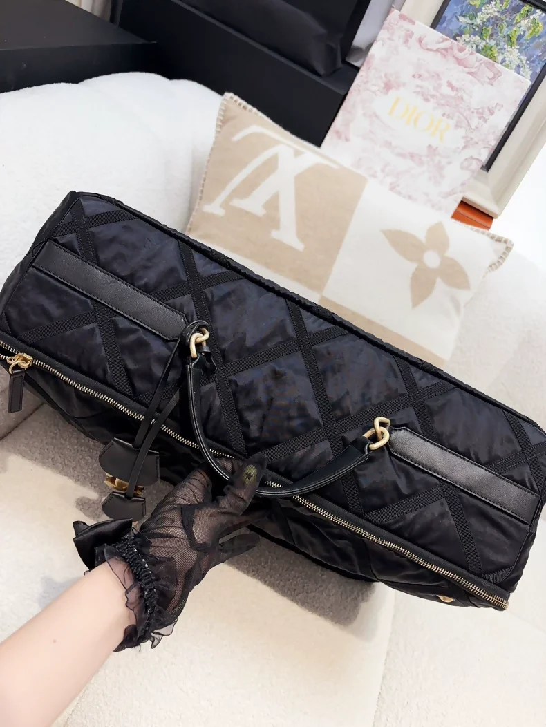 Chanel 22P travel box in black quilted nylon - Image 4