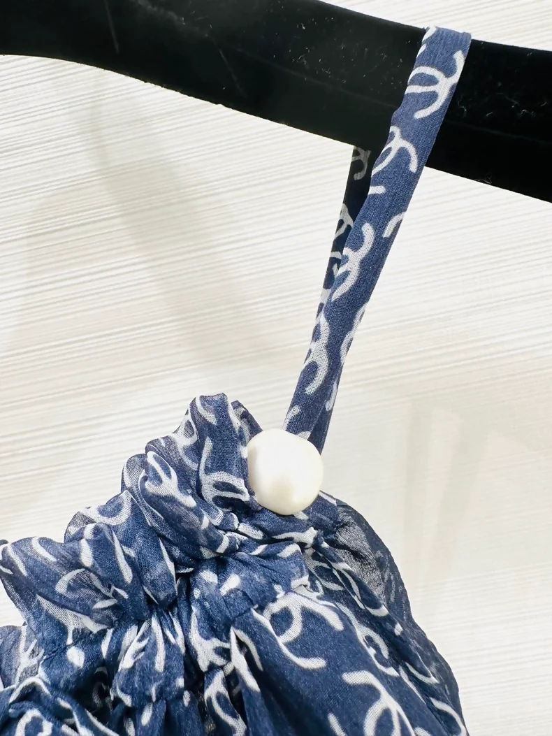 Chanel 25P blue silk top with all-over double C print - Image 2