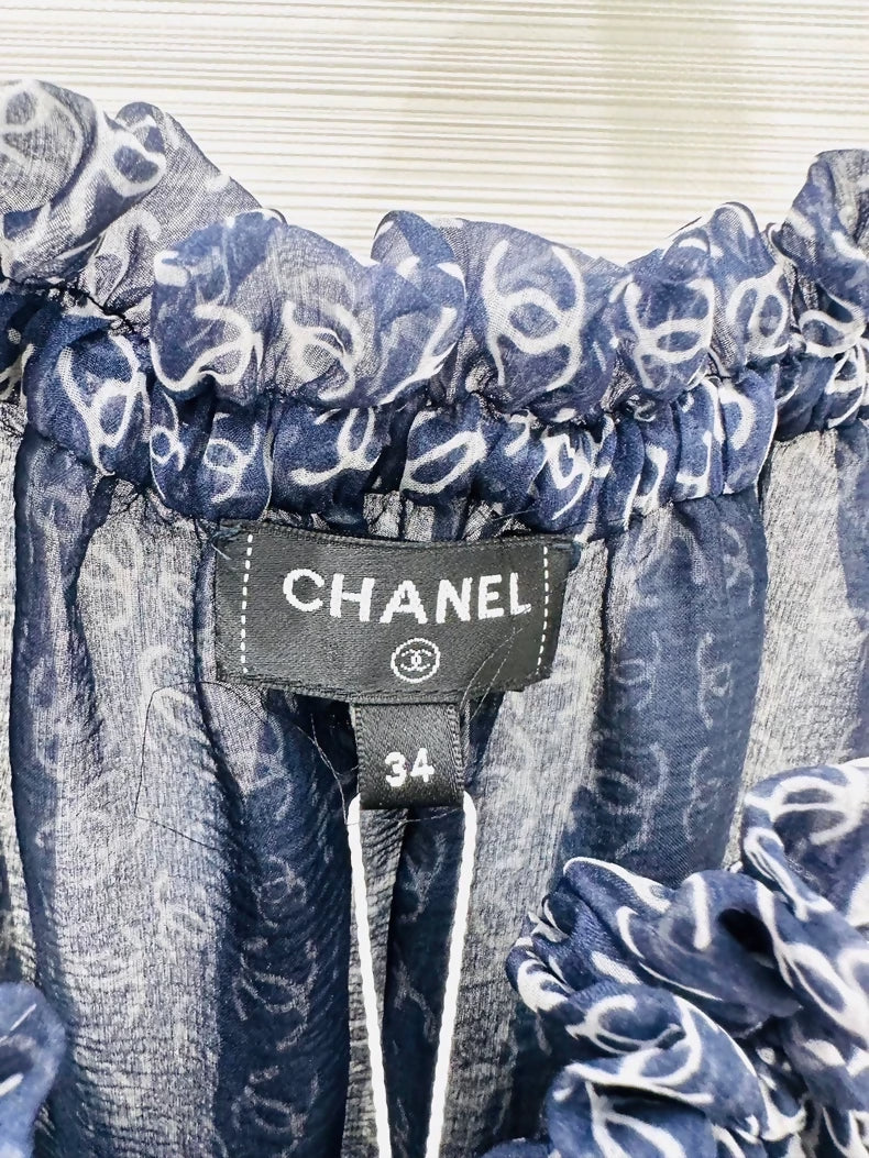 Chanel 25P blue silk top with all-over double C print - Image 3