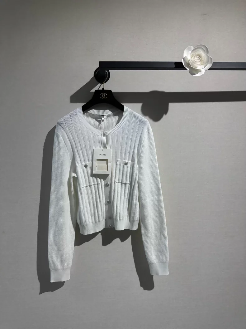 Chanel 21P off-white cardigan