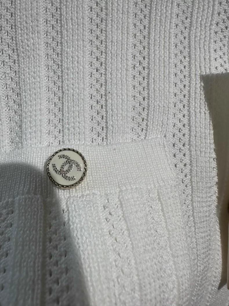 Chanel 21P off-white cardigan - Image 2