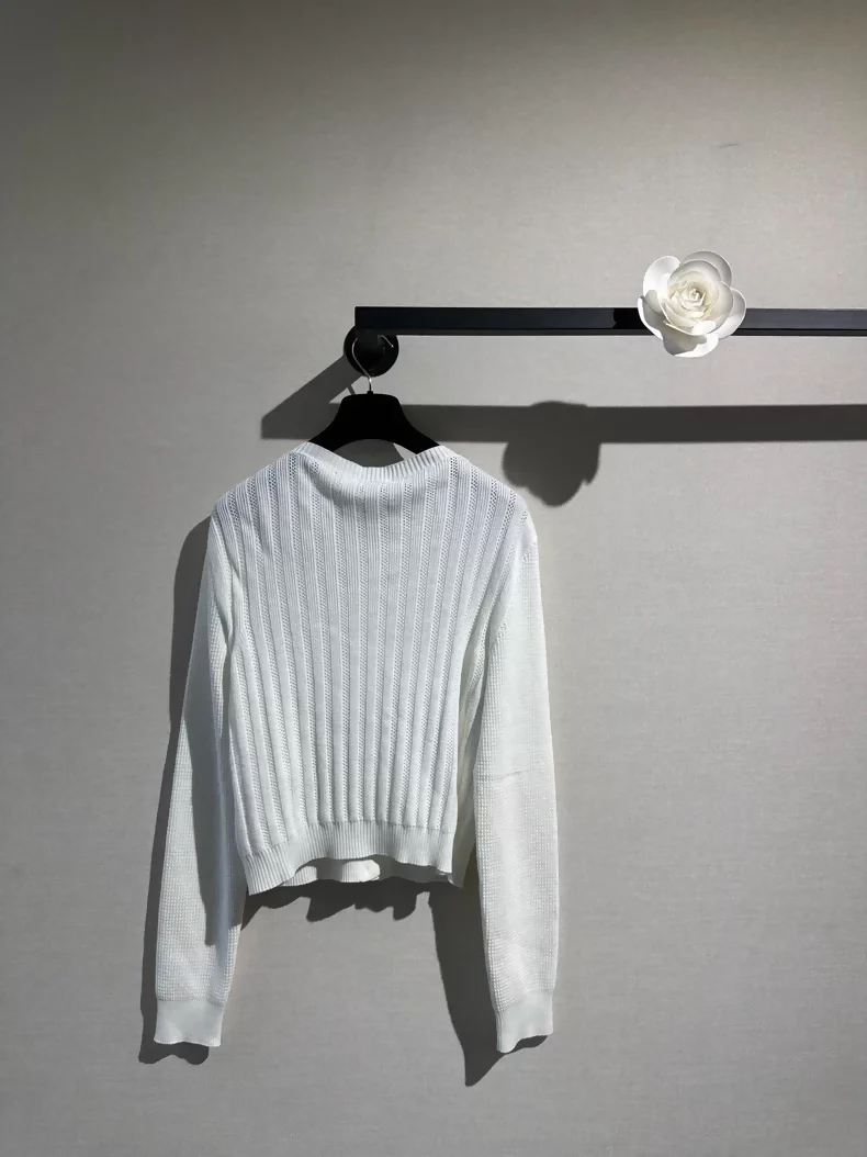 Chanel 21P off-white cardigan - Image 3