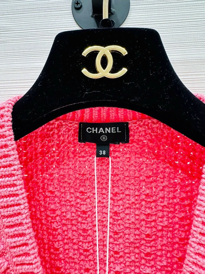 Chanel Red tweed cardigan and shorts set - Image 2