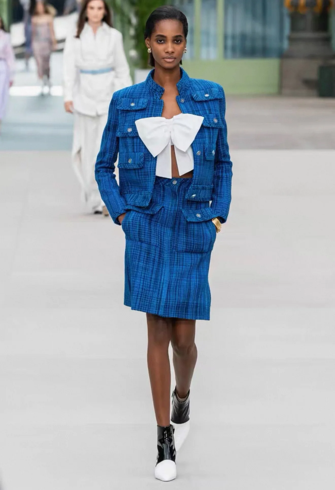 Chanel 20 blue tweed jacket - Image 4