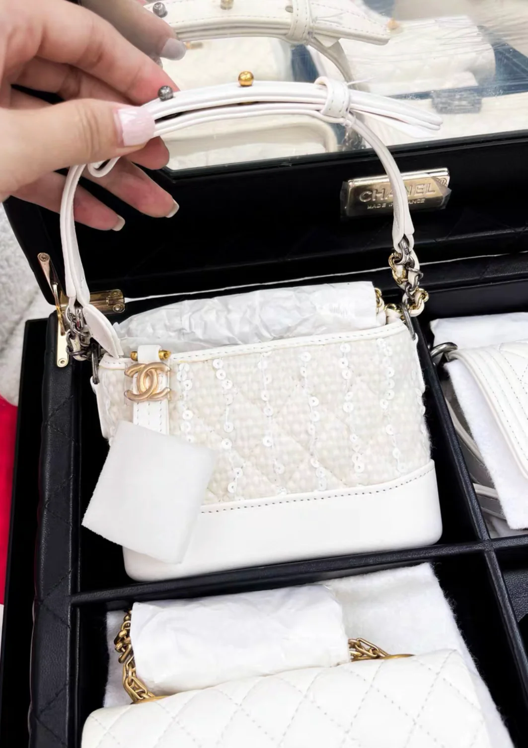 Limited Edition Chanel Set Of 4 white Mini Bags with Quilted Trunk - Image 4
