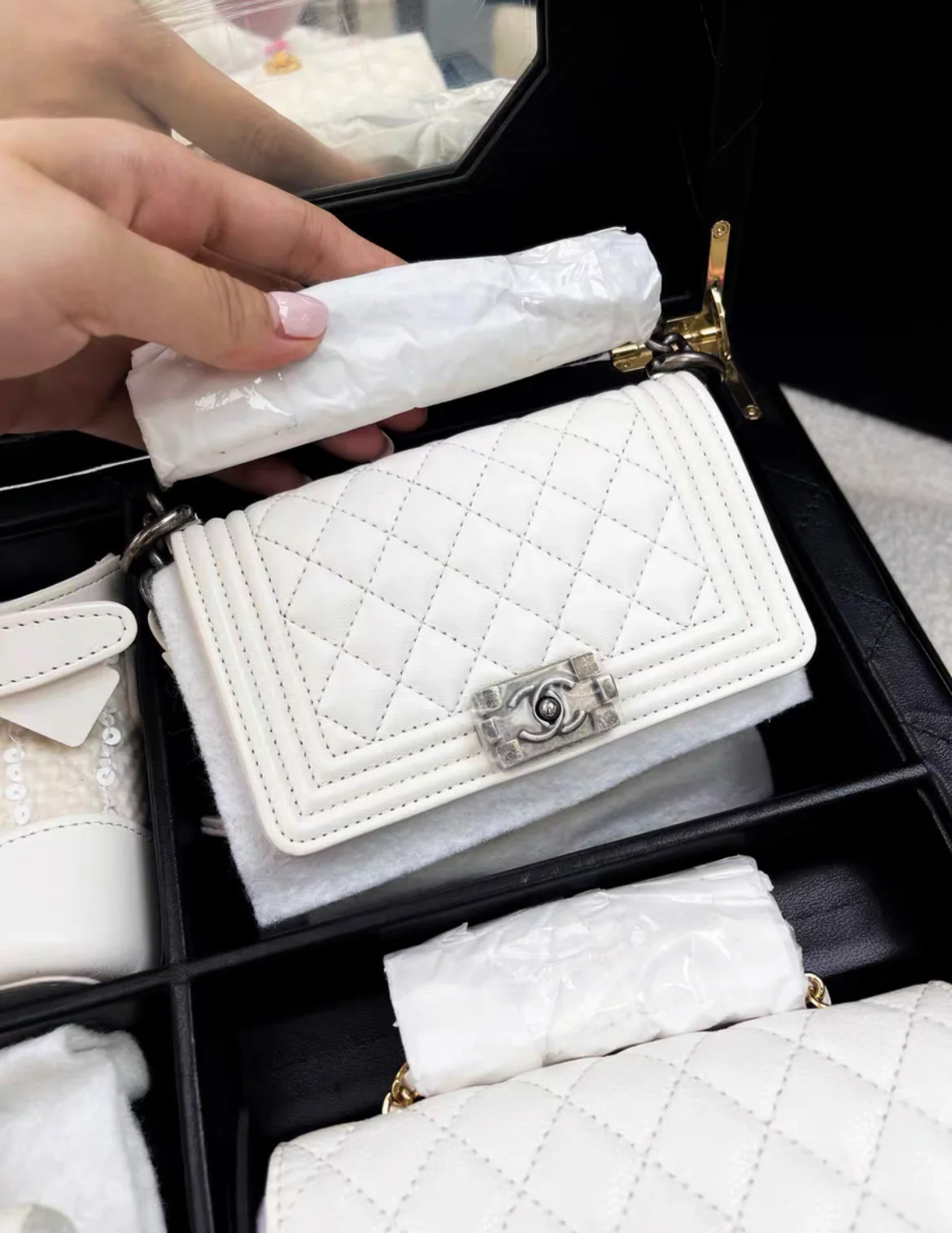 Limited Edition Chanel Set Of 4 white Mini Bags with Quilted Trunk - Image 5