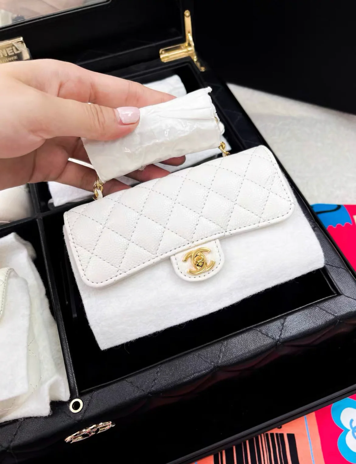 Limited Edition Chanel Set Of 4 white Mini Bags with Quilted Trunk - Image 7