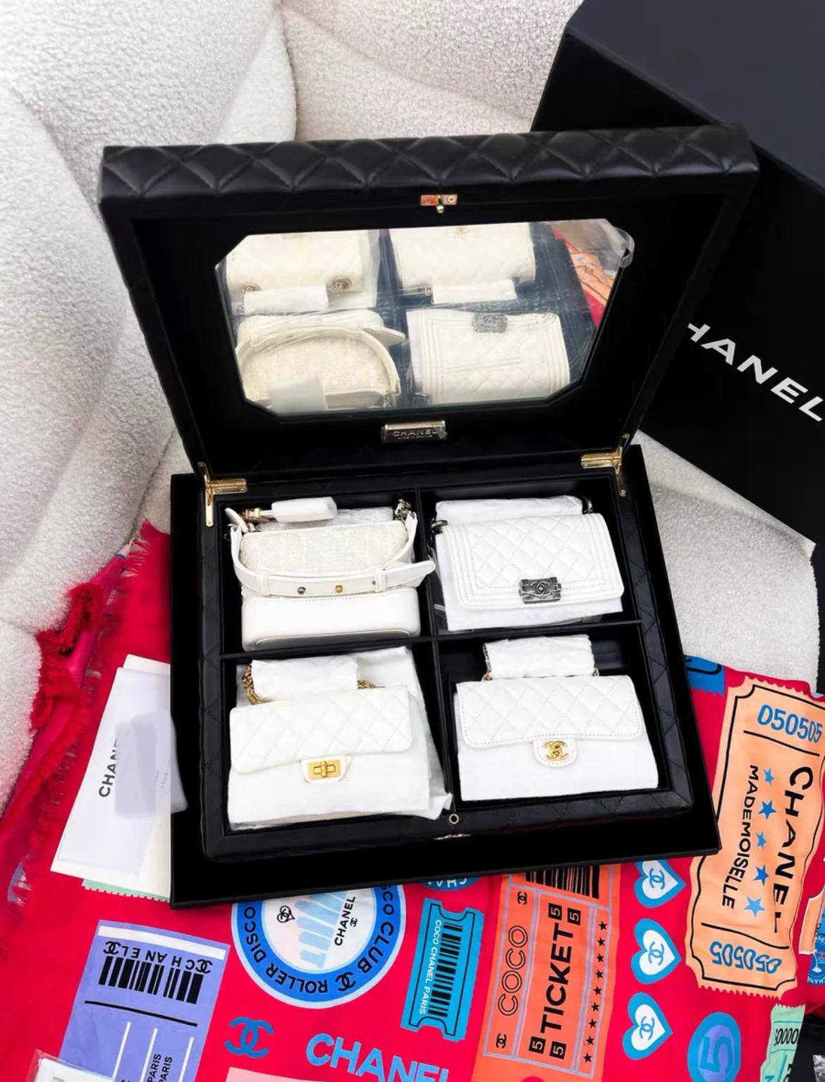 Limited Edition Chanel Set Of 4 white Mini Bags with Quilted Trunk - Image 8
