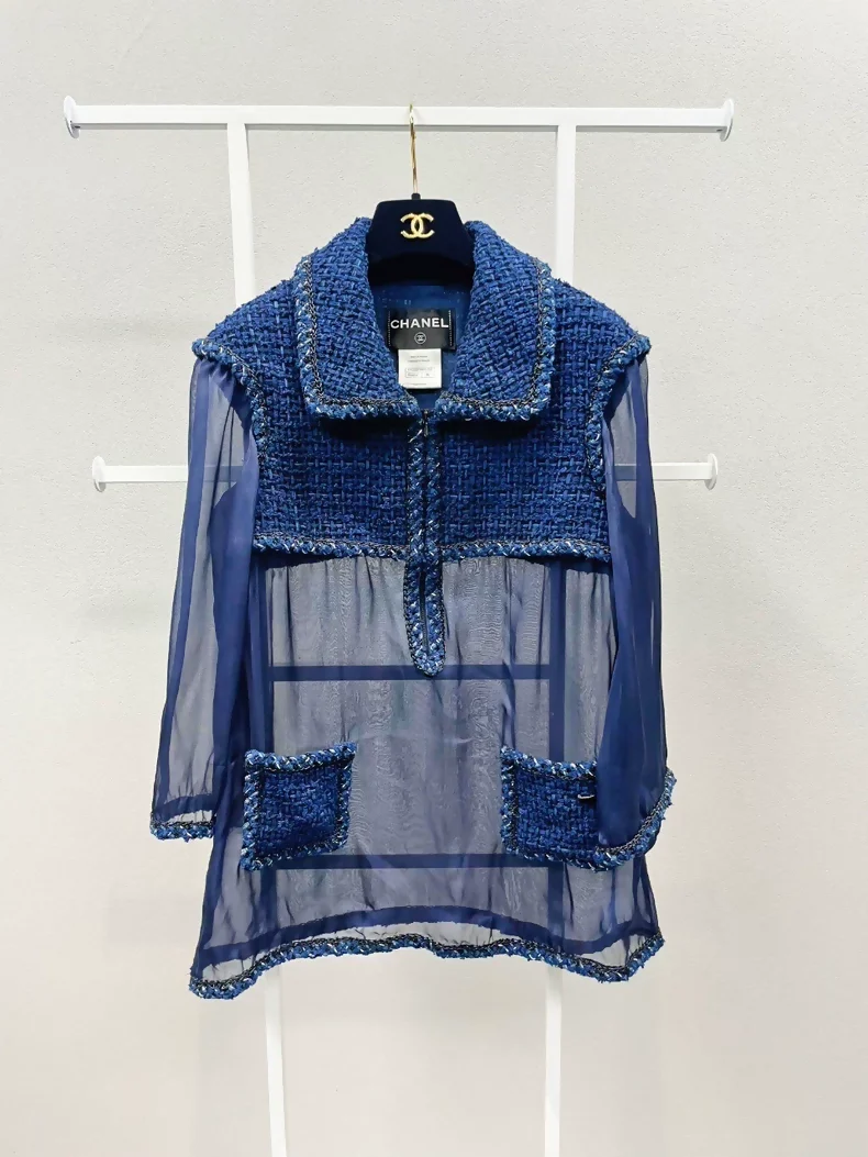 Chanel top in navy blue tulle and tweed