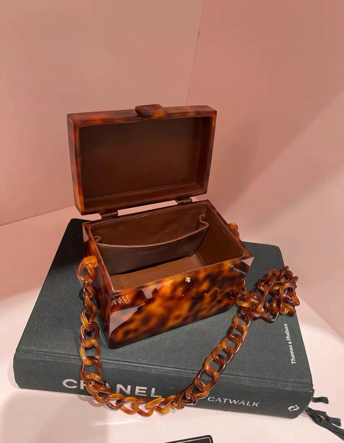 CHANEL Tortoiseshell Bakelite Mini Box Bag 1994-1996 - Image 3