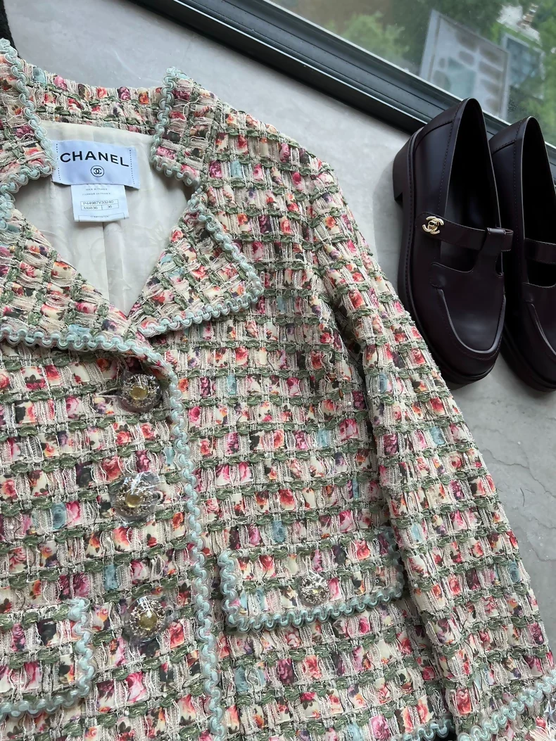 Chanel vintage rose tweed jacket - Image 2