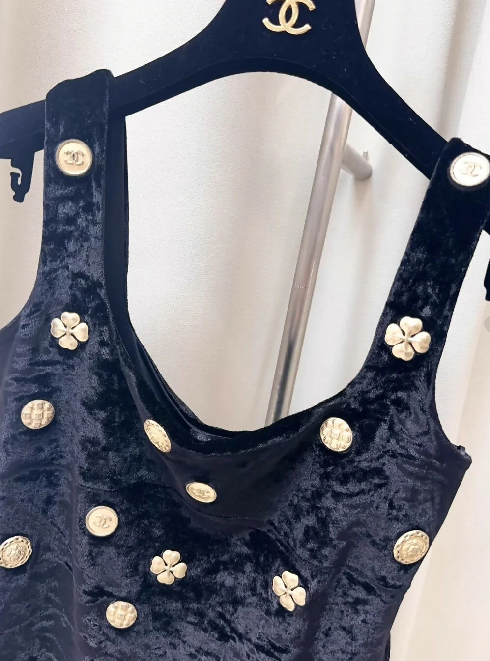 Chanel 21A black velvet top - Image 2