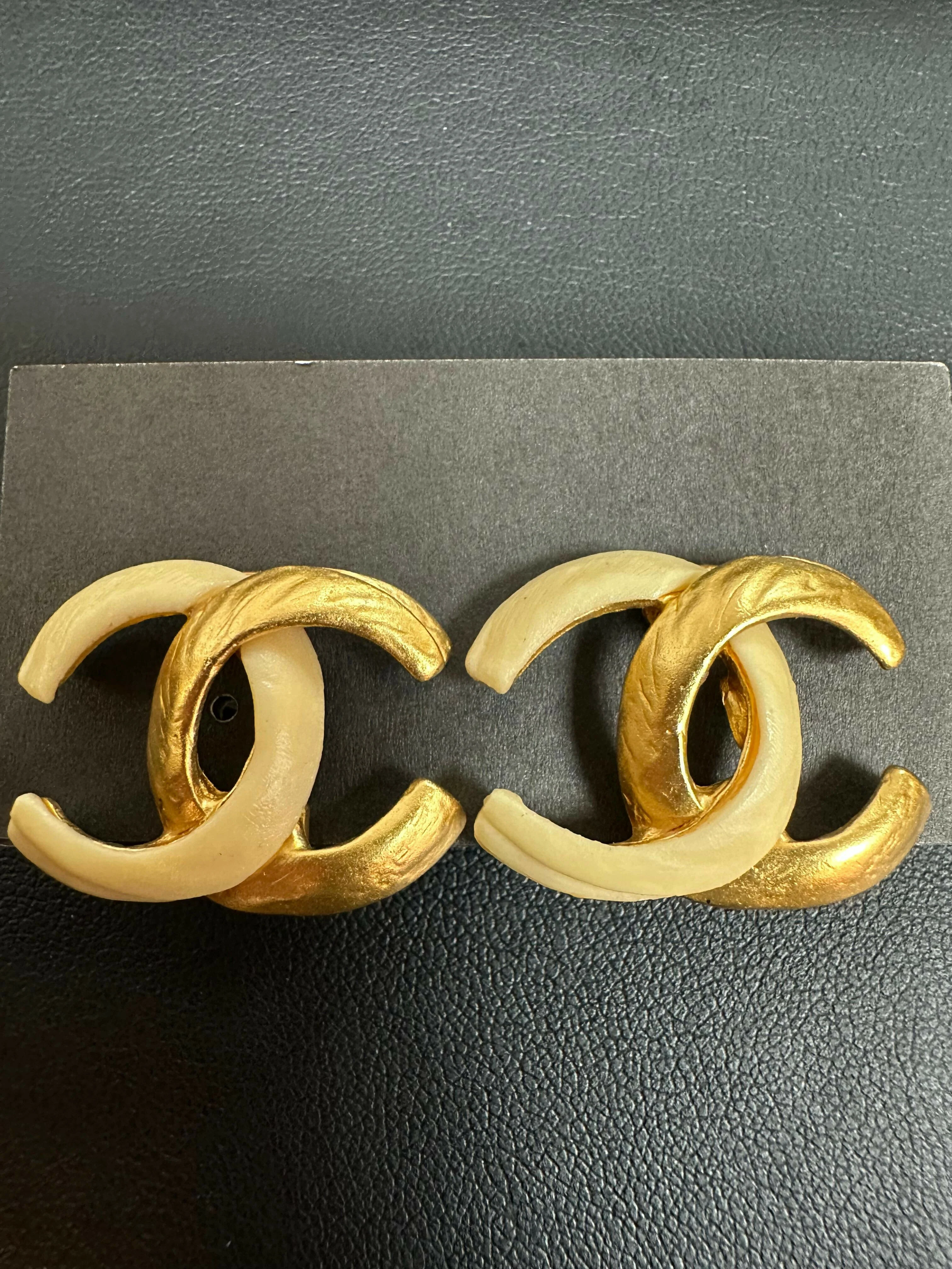 Chanel Vintage 00 Gold Plated CC Logo Clip-on Earrings