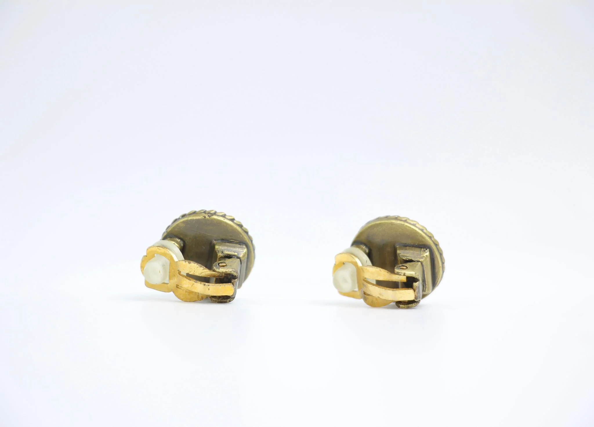 Chanel Vintage 00A Glazed Red Vintage Round Gold Hoop Earrings - Image 10