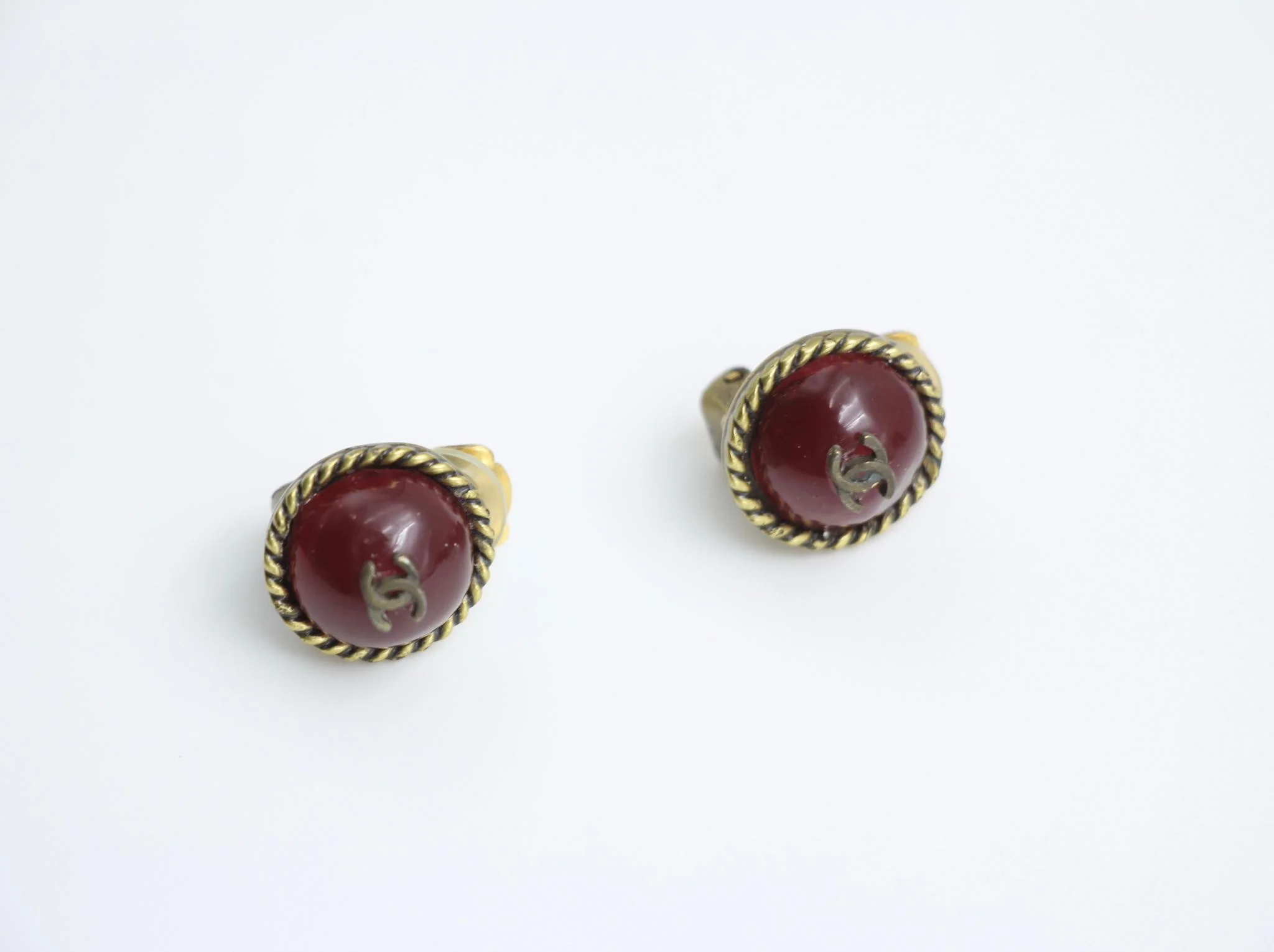 Chanel Vintage 00A Glazed Red Vintage Round Gold Hoop Earrings - Image 7